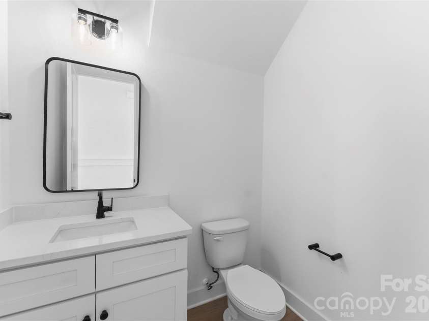 209 Parkdale Drive, Belmont, NC 28012.  MLS# CAR4422929, YatesRealty ID 49701. Main level half bathroom
