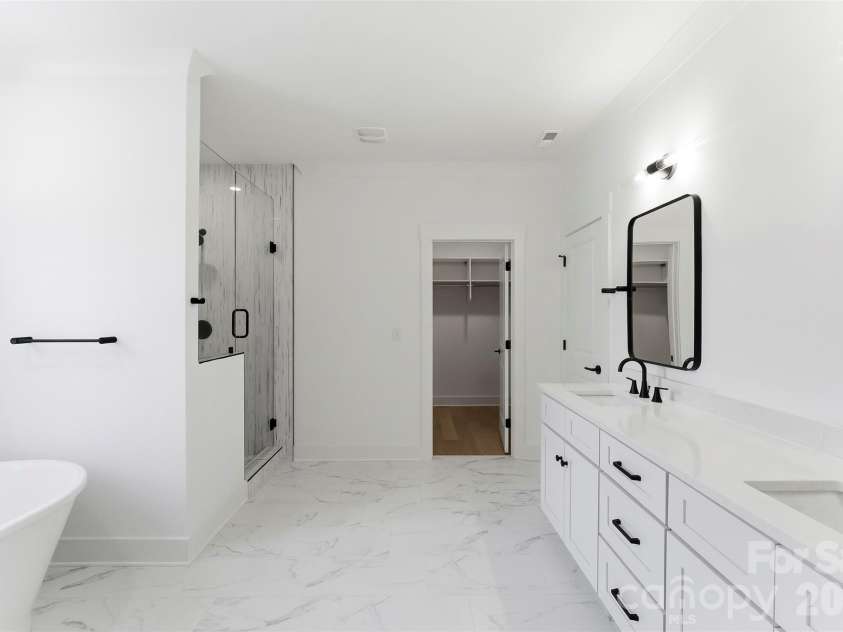 209 Parkdale Drive, Belmont, NC 28012.  MLS# CAR4422929, YatesRealty ID 49701. Primary bathroom