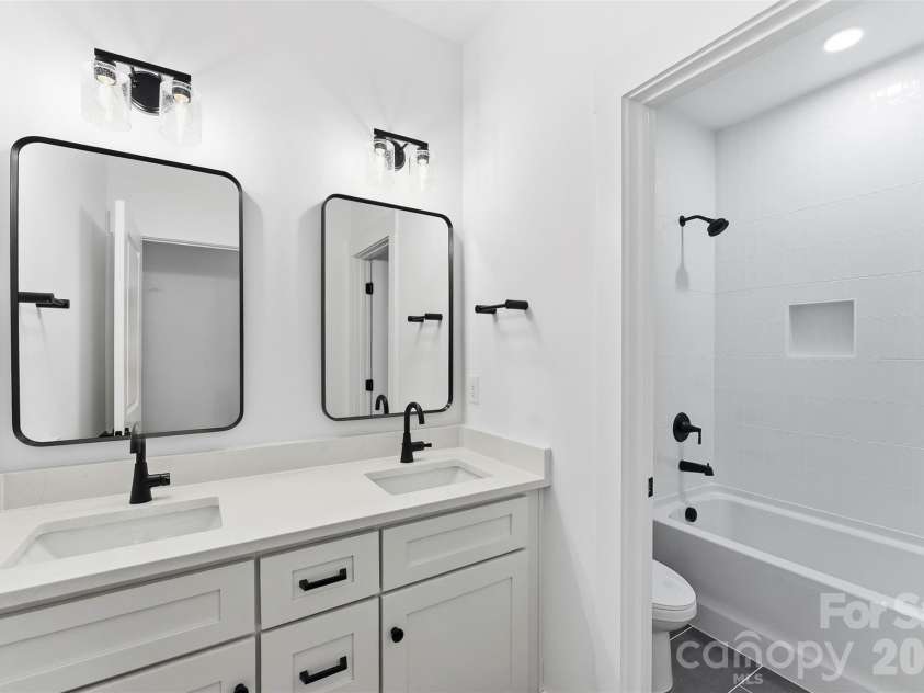 209 Parkdale Drive, Belmont, NC 28012.  MLS# CAR4422929, YatesRealty ID 49701. Upstairs full bathroom