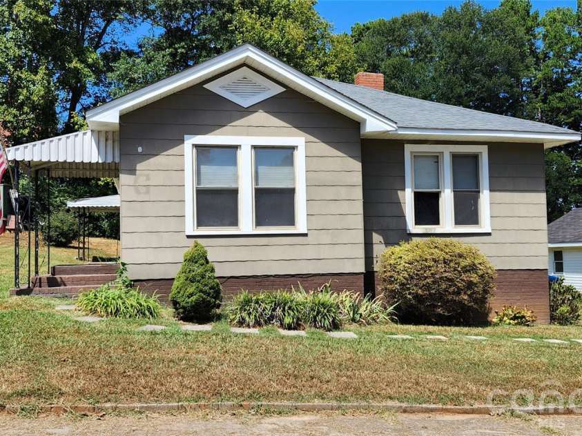 217 10th Street, Cramerton, NC 28032.  MLS# CAR4422300, YatesRealty ID 49702. 