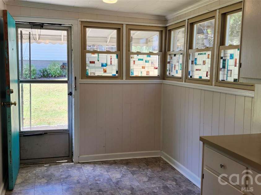 217 10th Street, Cramerton, NC 28032.  MLS# CAR4422300, YatesRealty ID 49702. 