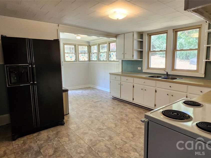 217 10th Street, Cramerton, NC 28032.  MLS# CAR4422300, YatesRealty ID 49702. 