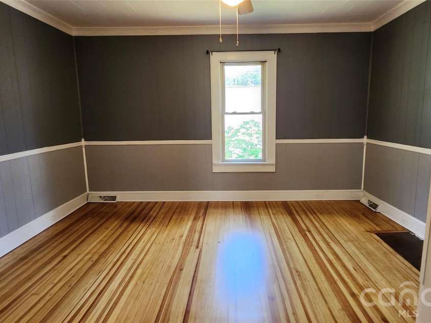 217 10th Street, Cramerton, NC 28032.  MLS# CAR4422300, YatesRealty ID 49702. 