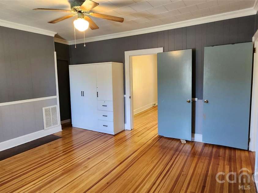 217 10th Street, Cramerton, NC 28032.  MLS# CAR4422300, YatesRealty ID 49702. 