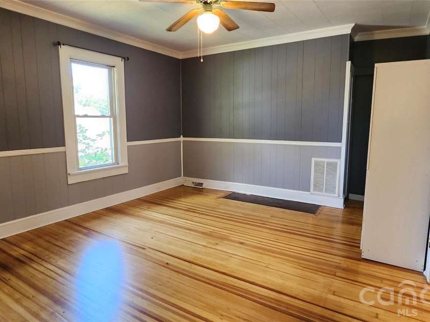 217 10th Street, Cramerton, NC 28032.  MLS# CAR4422300, YatesRealty ID 49702. 