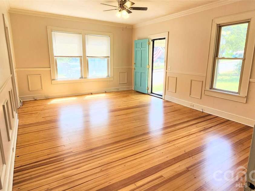 217 10th Street, Cramerton, NC 28032.  MLS# CAR4422300, YatesRealty ID 49702. 