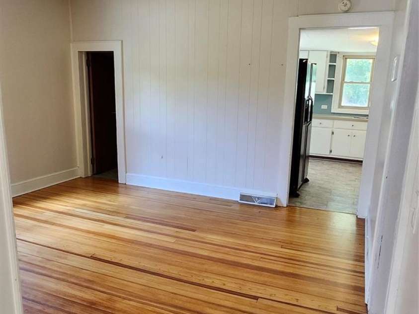 217 10th Street, Cramerton, NC 28032.  MLS# CAR4422300, YatesRealty ID 49702. 