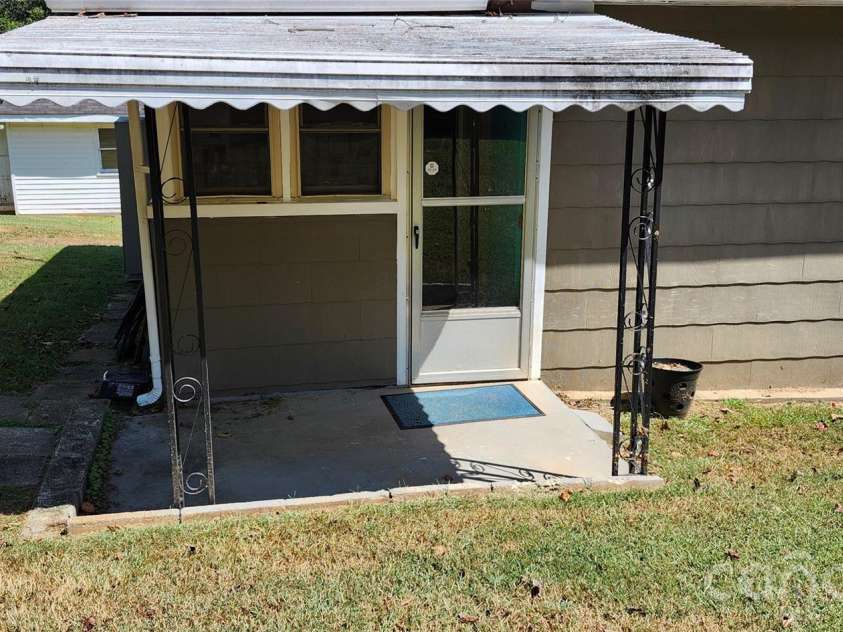 217 10th Street, Cramerton, NC 28032.  MLS# CAR4422300, YatesRealty ID 49702. 