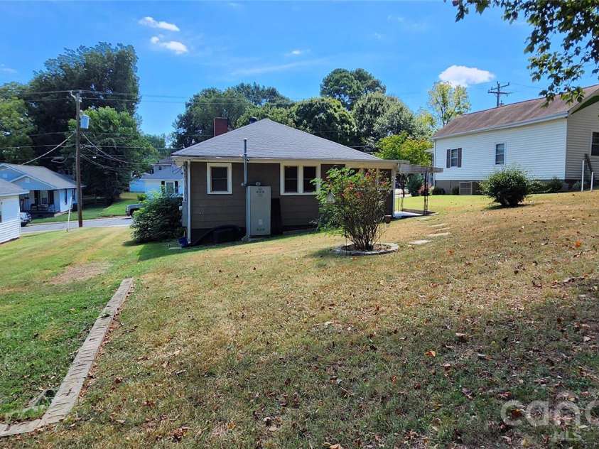 217 10th Street, Cramerton, NC 28032.  MLS# CAR4422300, YatesRealty ID 49702. 