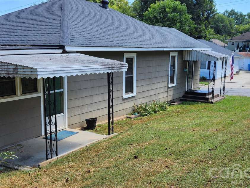217 10th Street, Cramerton, NC 28032.  MLS# CAR4422300, YatesRealty ID 49702. 