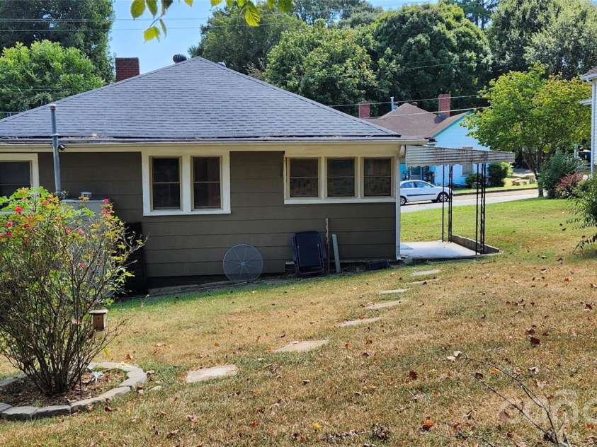 217 10th Street, Cramerton, NC 28032.  MLS# CAR4422300, YatesRealty ID 49702. 