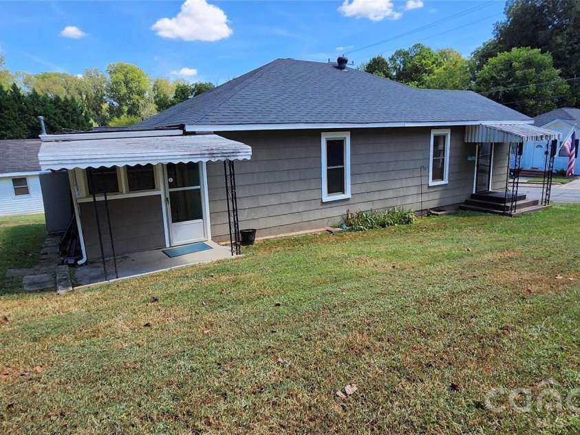 217 10th Street, Cramerton, NC 28032.  MLS# CAR4422300, YatesRealty ID 49702. 