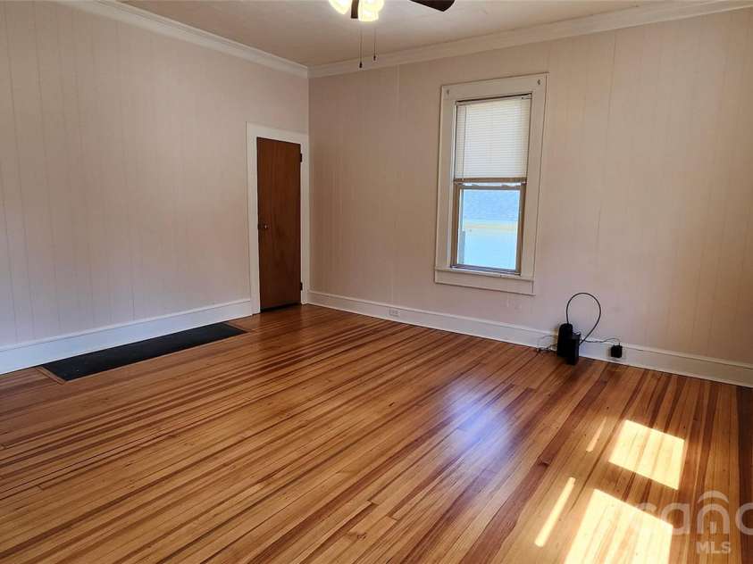 217 10th Street, Cramerton, NC 28032.  MLS# CAR4422300, YatesRealty ID 49702. Bdrm