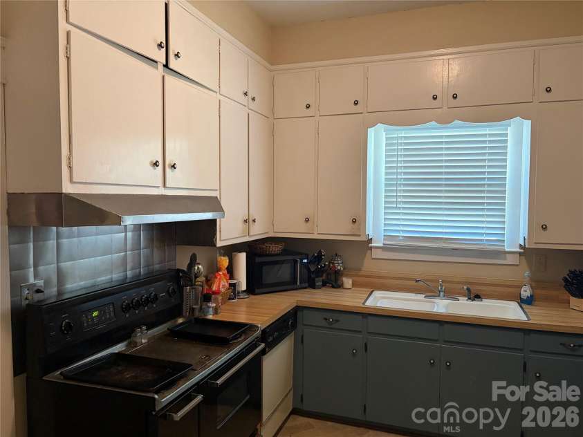411 Morven Road, Wadesboro, NC 28170.  MLS# CAR4422702, YatesRealty ID 49703. 