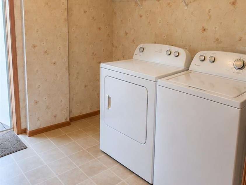 6162 Sherwood Lane, Denver, NC 28037.  MLS# CAR4422010, YatesRealty ID 49704. Laundry area/mud room to exits to back deck