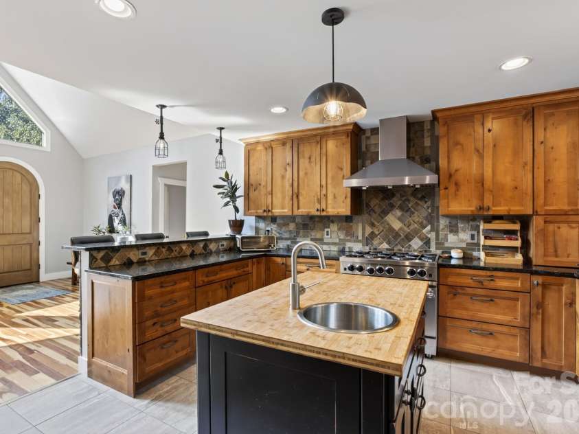 73 Hudson Hollow, Horse Shoe, NC 28742.  MLS# CAR4418438, YatesRealty ID 49706. Kitchen