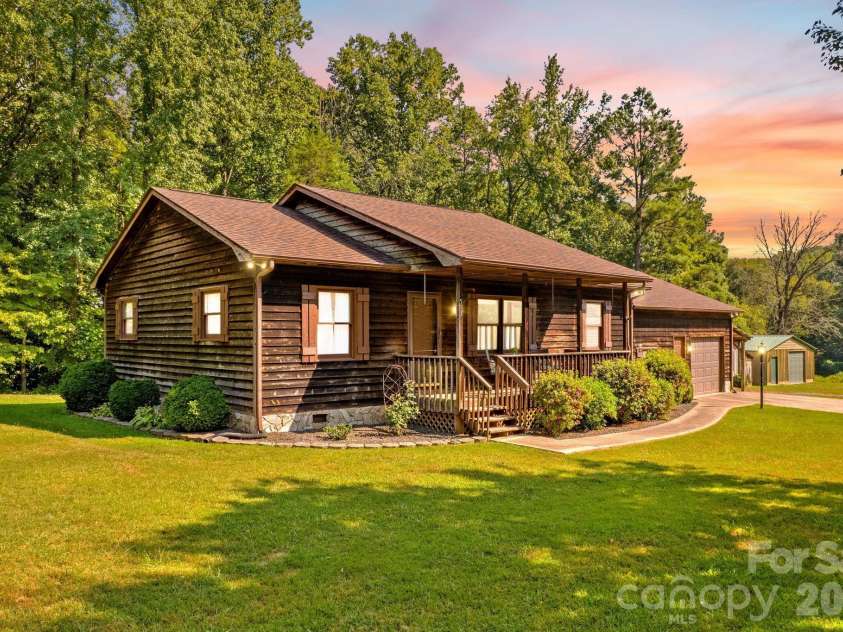 513 Snider Street, Salisbury, NC 28144.  MLS# CAR4421649, YatesRealty ID 49709. 