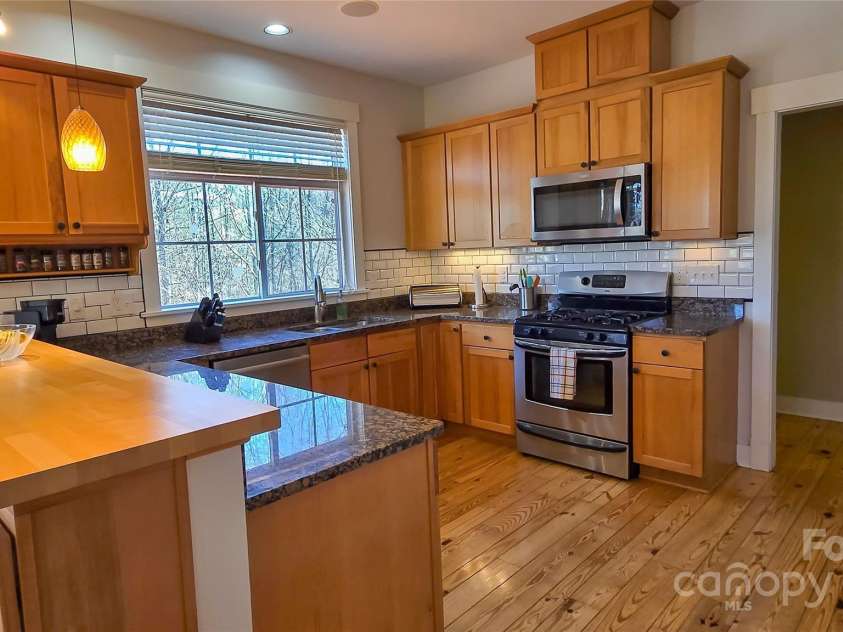 20 Spicebush Lane, Weaverville, NC 28787.  MLS# CAR4228487, YatesRealty ID 4971. 