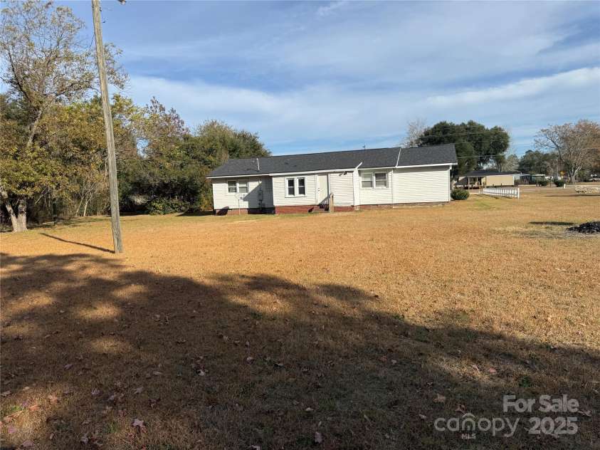 305 Tec Road, Cheraw, SC 29520.  MLS# CAR4324645, YatesRealty ID 4971. 