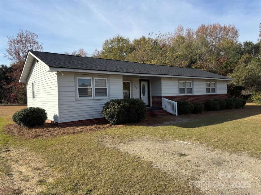 305 Tec Road, Cheraw, SC 29520.  MLS# CAR4324645, YatesRealty ID 4971. 