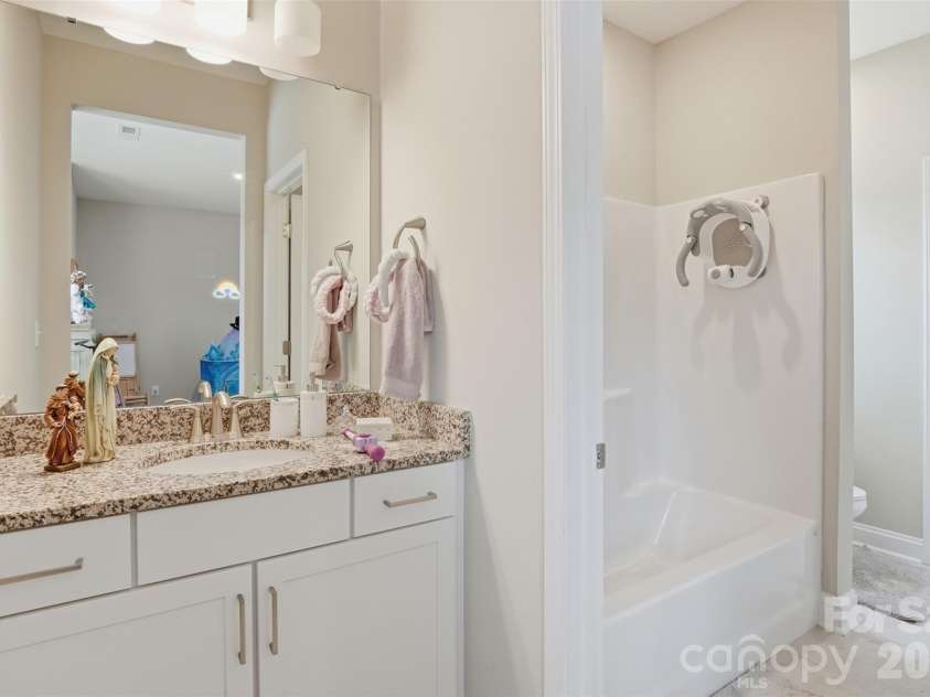 2705 Suffolk Place, Fort Mill, SC 29715.  MLS# CAR4398709, YatesRealty ID 49710. 