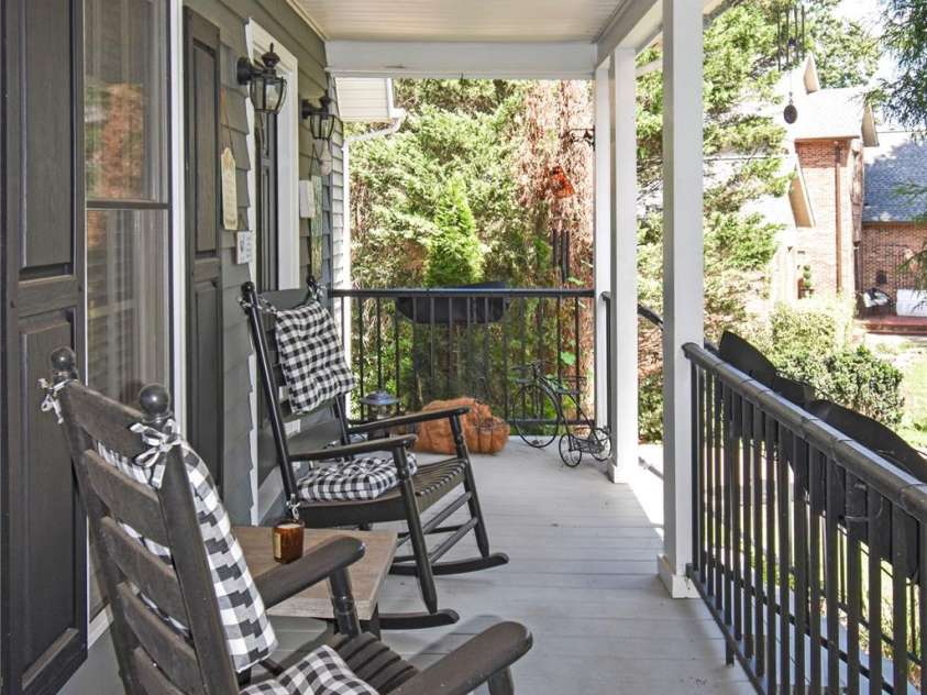 1861 Plaza Drive, Hickory, NC 28602.  MLS# CAR4422567, YatesRealty ID 49711. 