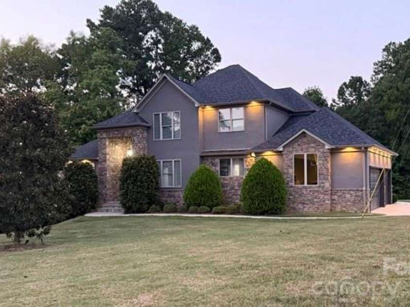 8007 Glen Abbey Circle, Stanley, NC 28164.  MLS# CAR4423031, YatesRealty ID 49712. 