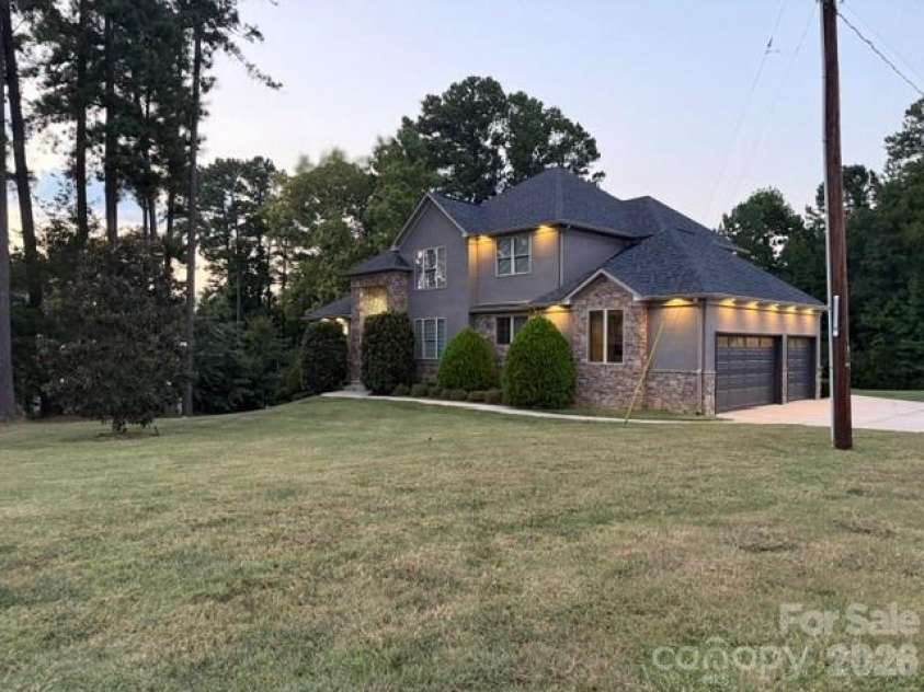 8007 Glen Abbey Circle, Stanley, NC 28164.  MLS# CAR4423031, YatesRealty ID 49712. 