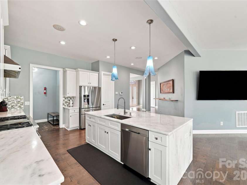 8007 Glen Abbey Circle, Stanley, NC 28164.  MLS# CAR4423031, YatesRealty ID 49712. 