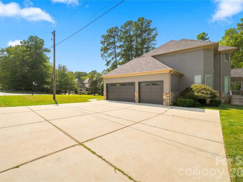 8007 Glen Abbey Circle, Stanley, NC 28164.  MLS# CAR4423031, YatesRealty ID 49712. 