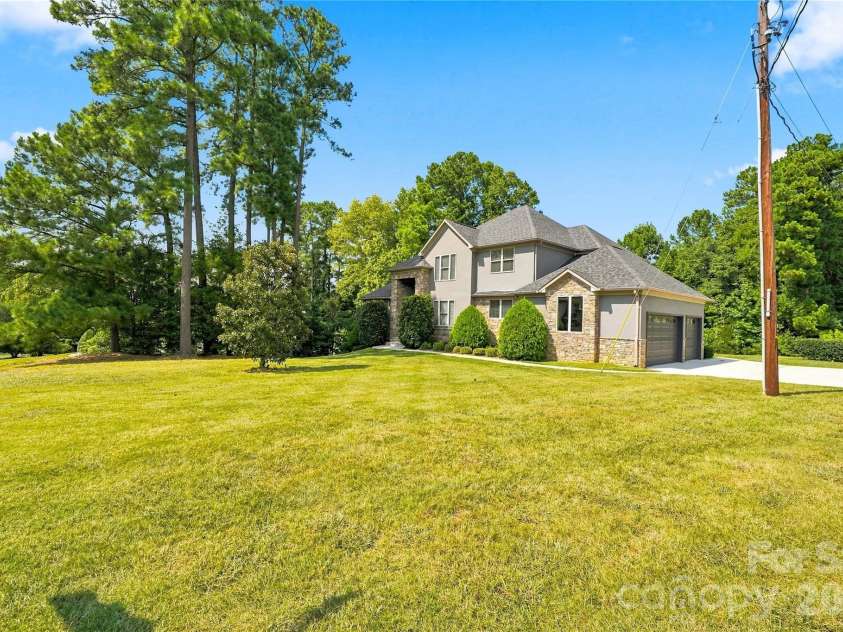 8007 Glen Abbey Circle, Stanley, NC 28164.  MLS# CAR4423031, YatesRealty ID 49712. 