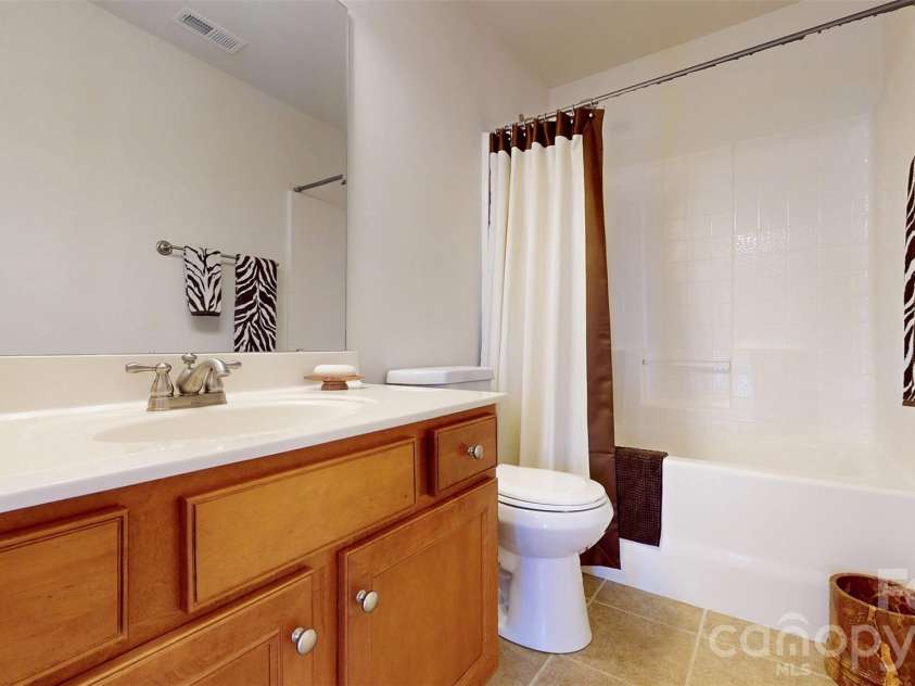 6005 Lillyshire Place, Charlotte, NC 28213.  MLS# CAR4422829, YatesRealty ID 49713. 