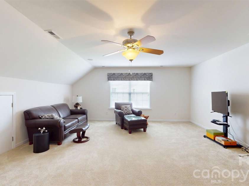 6005 Lillyshire Place, Charlotte, NC 28213.  MLS# CAR4422829, YatesRealty ID 49713. 
