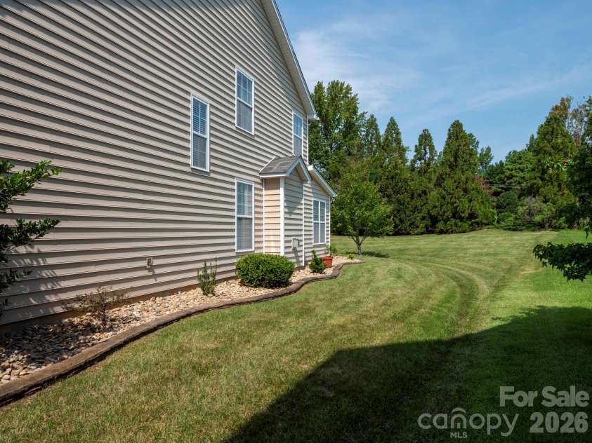 6005 Lillyshire Place, Charlotte, NC 28213.  MLS# CAR4422829, YatesRealty ID 49713. 