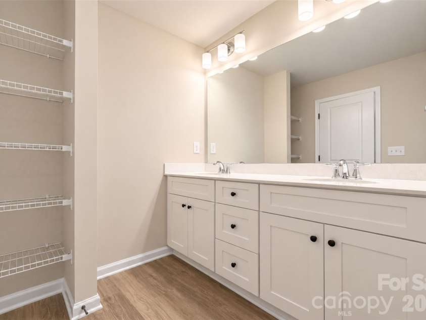 3031 Aberleaf Lane, Charlotte, NC 28227.  MLS# CAR4423203, YatesRealty ID 49714. 
