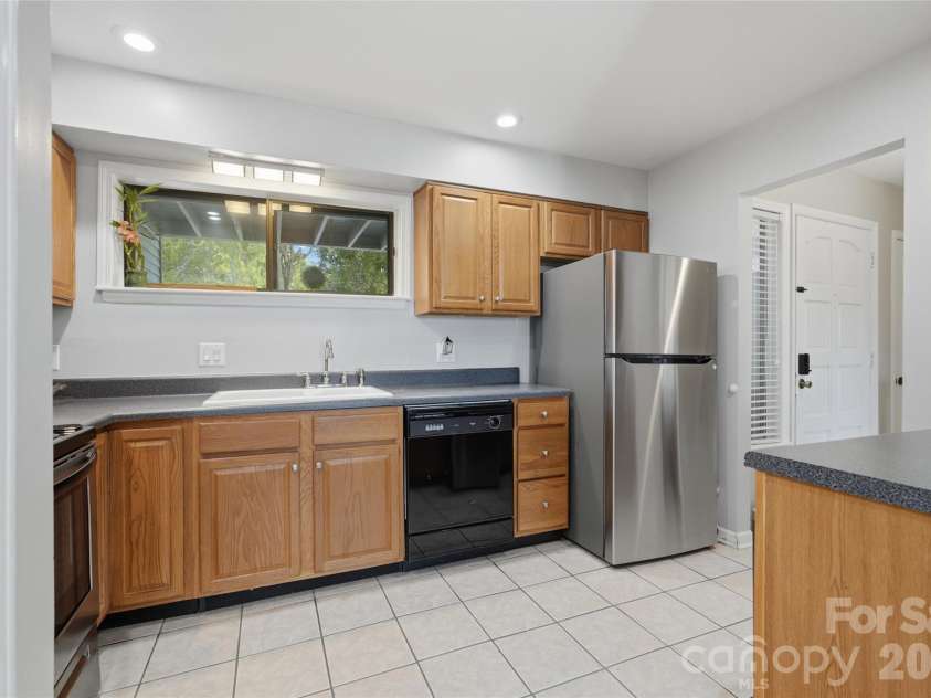 11531 Turn Stone Court, Charlotte, NC 28226.  MLS# CAR4422419, YatesRealty ID 49715. 