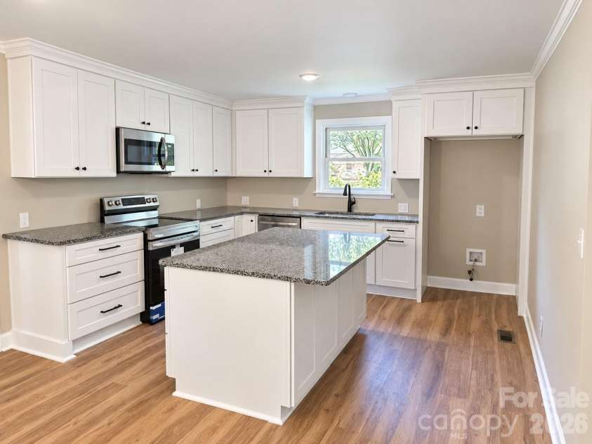 506 Elm Street, Norwood, NC 28128.  MLS# CAR4422927, YatesRealty ID 49718. Remodeled Kitchen