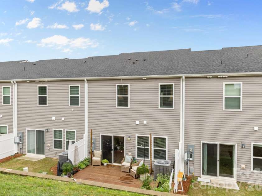 524 Tayberry Lane, Fort Mill, SC 29715.  MLS# CAR4420394, YatesRealty ID 49719. 
