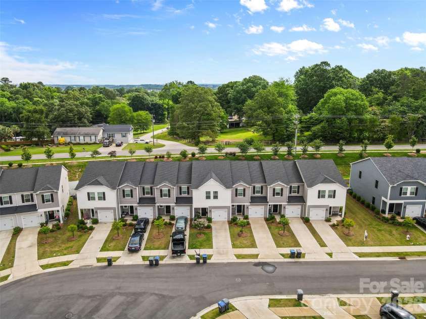 524 Tayberry Lane, Fort Mill, SC 29715.  MLS# CAR4420394, YatesRealty ID 49719. 