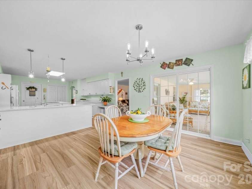 16601 Jefferson Place, Fort Mill, SC 29708.  MLS# CAR4351321, YatesRealty ID 4972. Breakfast Area/Kitchen