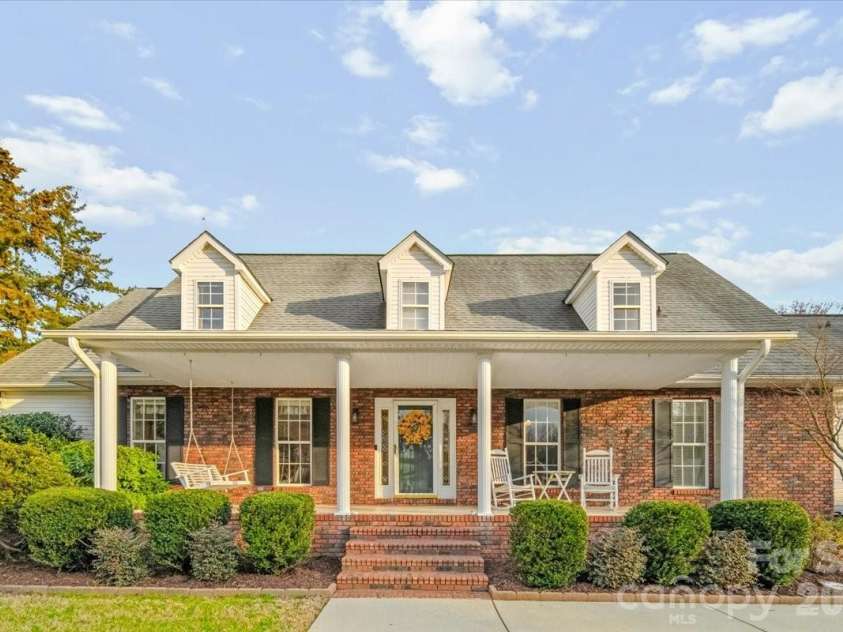 16601 Jefferson Place, Fort Mill, SC 29708.  MLS# CAR4351321, YatesRealty ID 4972. Front Porch