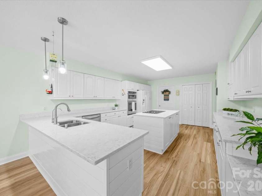 16601 Jefferson Place, Fort Mill, SC 29708.  MLS# CAR4351321, YatesRealty ID 4972. Kitchen