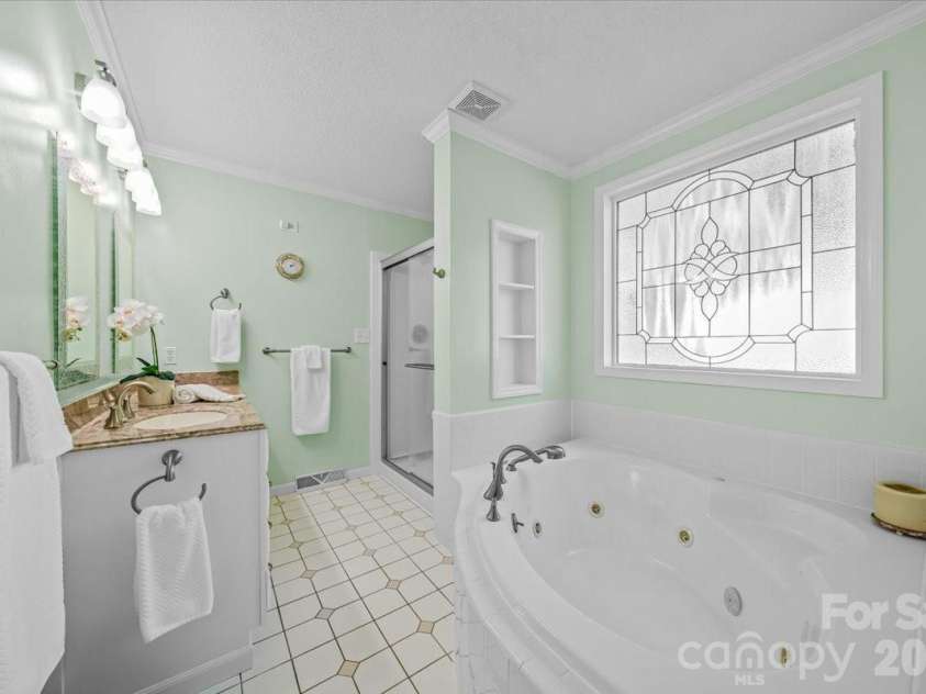 16601 Jefferson Place, Fort Mill, SC 29708.  MLS# CAR4351321, YatesRealty ID 4972. Primary Bathroom