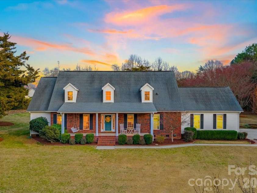 16601 Jefferson Place, Fort Mill, SC 29708.  MLS# CAR4351321, YatesRealty ID 4972. Welcome Home!