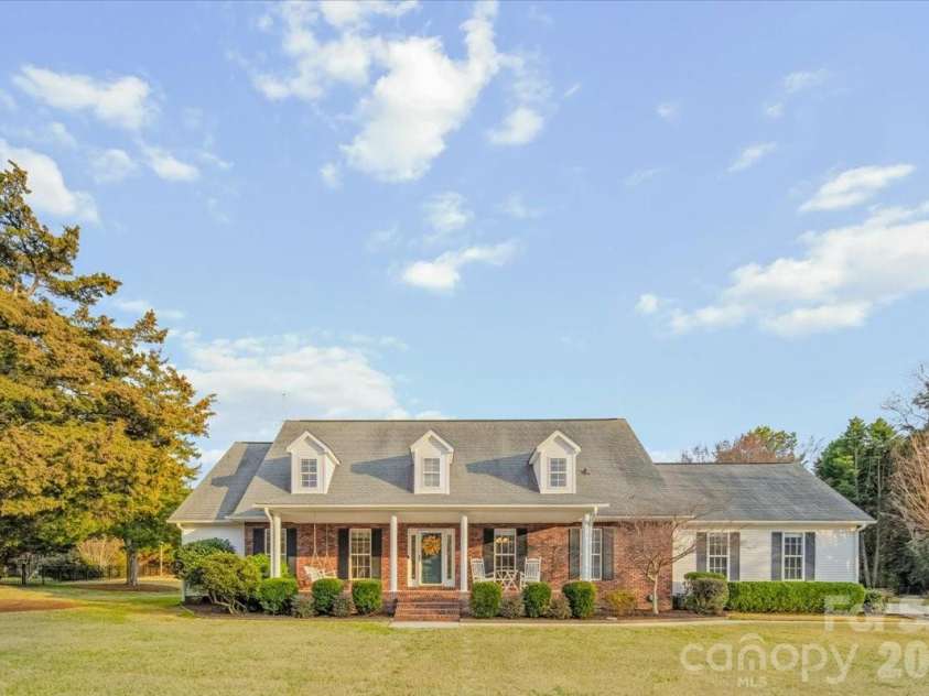 16601 Jefferson Place, Fort Mill, SC 29708.  MLS# CAR4351321, YatesRealty ID 4972. Welcome Home!