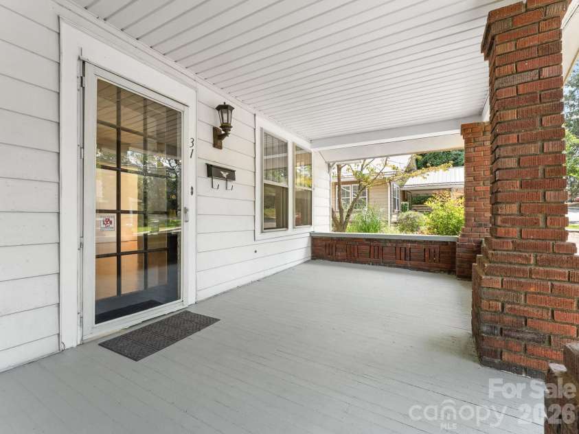 31 Dorchester Avenue, Asheville, NC 28806.  MLS# CAR4423223, YatesRealty ID 49723. 