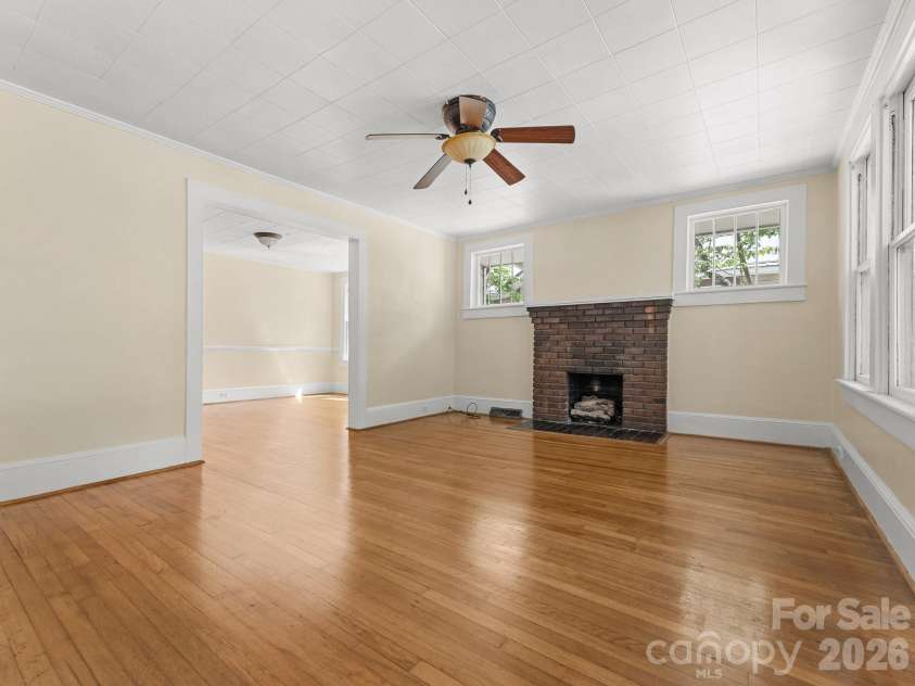 31 Dorchester Avenue, Asheville, NC 28806.  MLS# CAR4423223, YatesRealty ID 49723. 