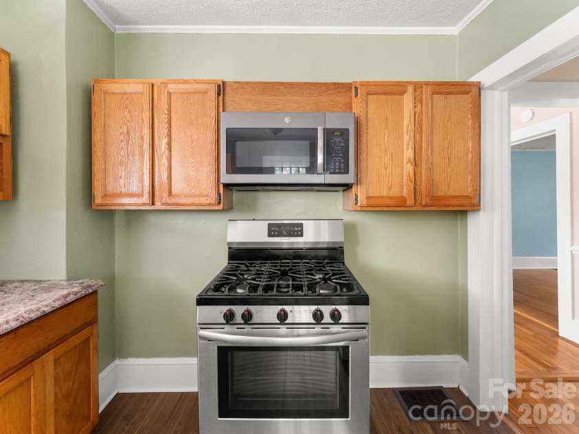 31 Dorchester Avenue, Asheville, NC 28806.  MLS# CAR4423223, YatesRealty ID 49723. 