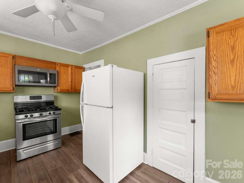 31 Dorchester Avenue, Asheville, NC 28806.  MLS# CAR4423223, YatesRealty ID 49723. 