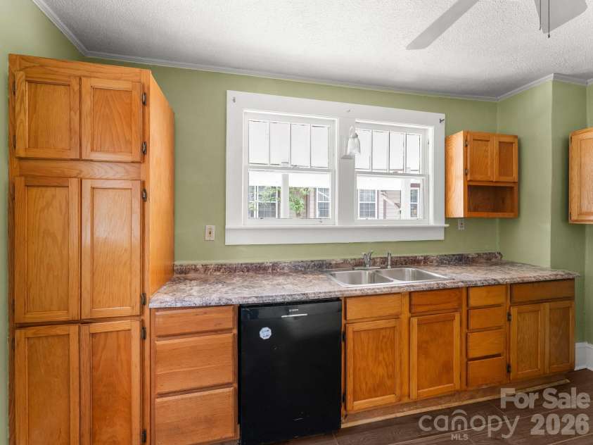 31 Dorchester Avenue, Asheville, NC 28806.  MLS# CAR4423223, YatesRealty ID 49723. 